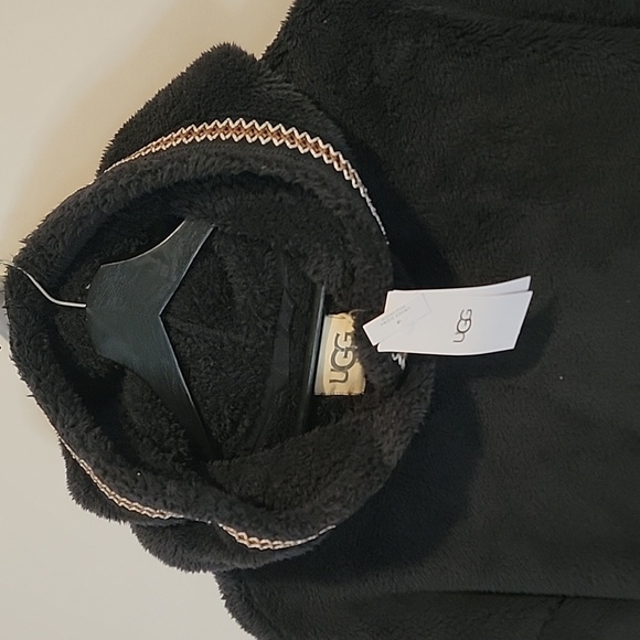 Ugg Fluff Oversized Long Fleece Hoodie, Small/Medium Black, NWT!! - Picture 7 of 10